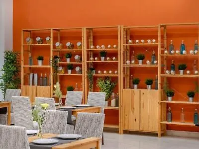 酒店 By President